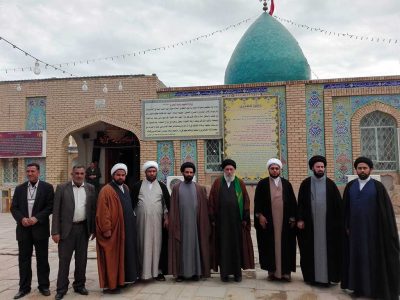 العلامة البدري والوفد المرافق له من مركز فجر عاشوراء الثقافي في زيارة مرقد رشيد الهجري.